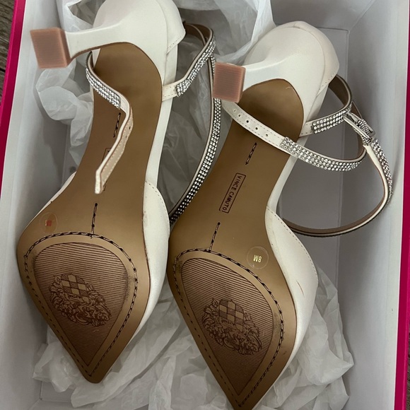 Vince Camuto Women's ketrinda White milk satin Heels size 8 - Picture 5 of 6